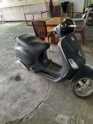 Xe vespa màu đen xe chạy bình thường ít xăng. Mua bán Xe máy tại Thành phố Biên Hòa Đồng Nai được đăng bởi Hùng Mạnh Nguyễn