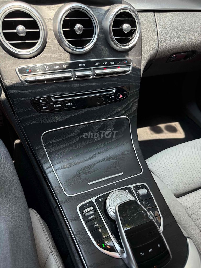 Mercedes C200 2016 màu trắng nt kem - 85000 km
