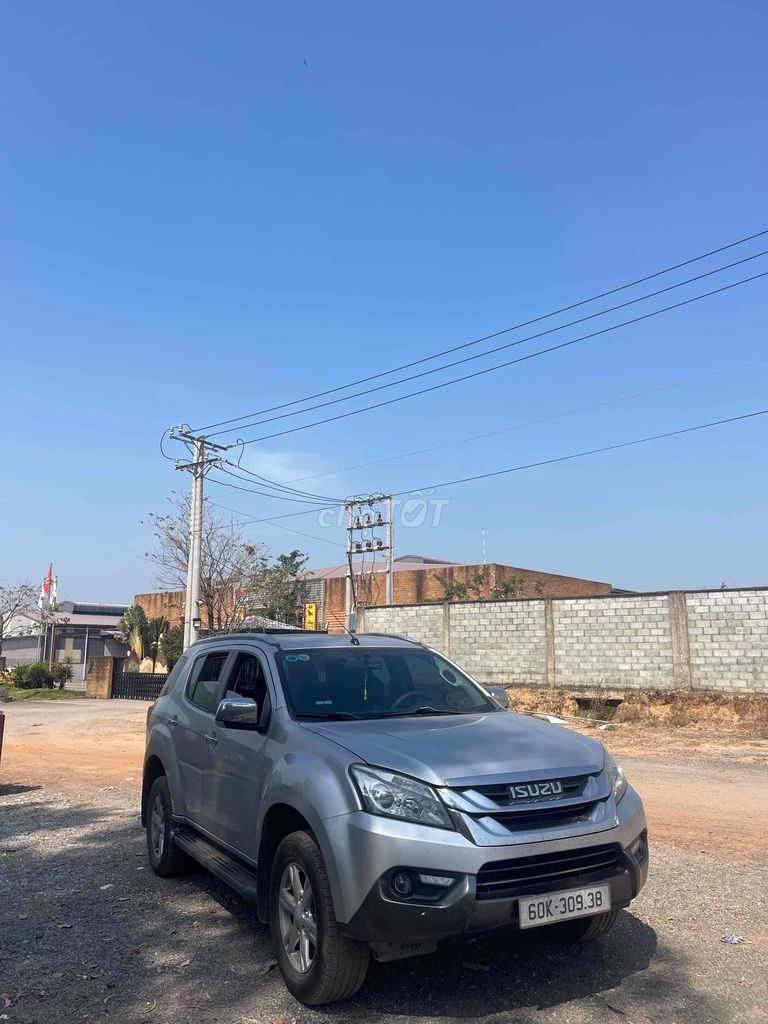 Isuzu Mu X 2017 2.5 4X2 MT - Xe gia đình đi kỹ. Mua bán Ô tô tại Thành phố Thủ Đức Tp Hồ Chí Minh được đăng bởi Nguyen Truong hình 3