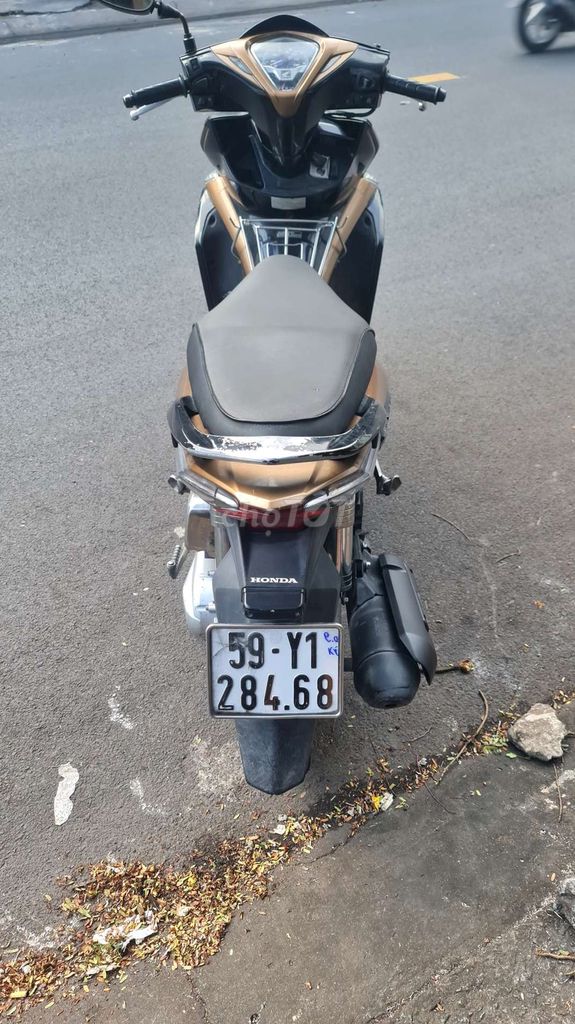 Honda Air Blade 2012 FI Đen Vàng đồng. Mua bán Xe máy tại Quận 11 Tp Hồ Chí Minh được đăng bởi CỬA HÀNG XE MÁY LONG HỔ hình 5
