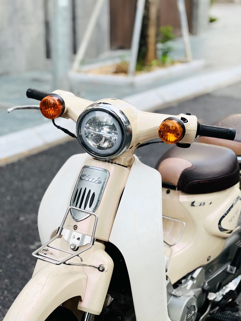 Honda Cub 50cc ĐÈN LED BIỂN HÀ NỘI CHÍNH CHỦ. Mua bán Xe máy tại Quận Cầu Giấy Hà Nội được đăng bởi Mai Thu Huyền hình 2
