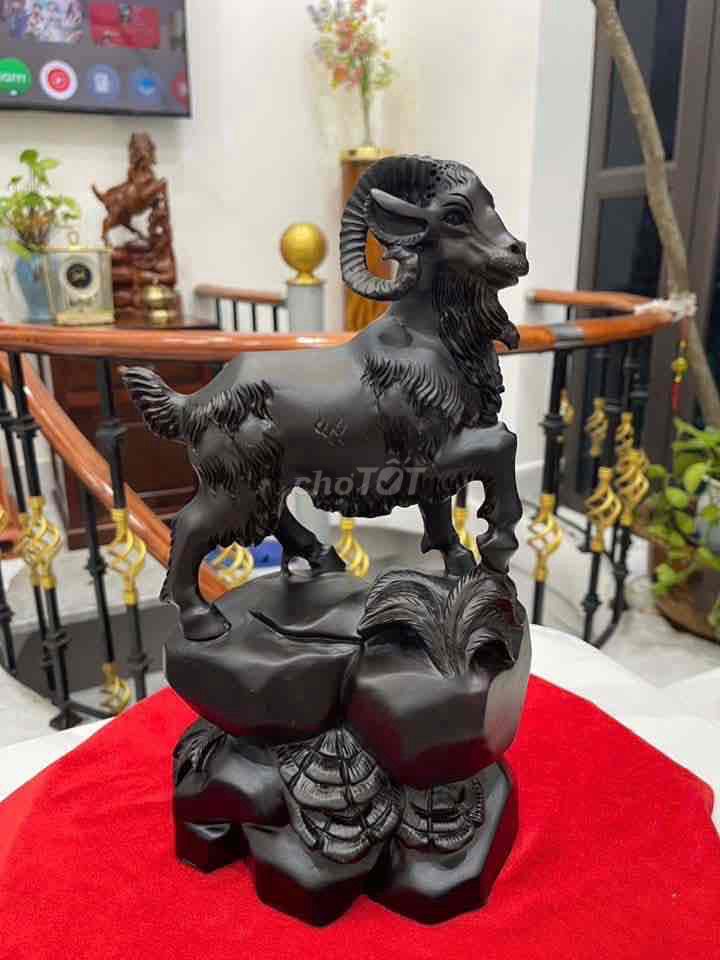 Tượng trang trí Gỗ nguyên khối. Mua bán Đồ sưu tầm, đồ cổ tại Quận Hồng Bàng Hải Phòng được đăng bởi phạm ngọc túy hình 1