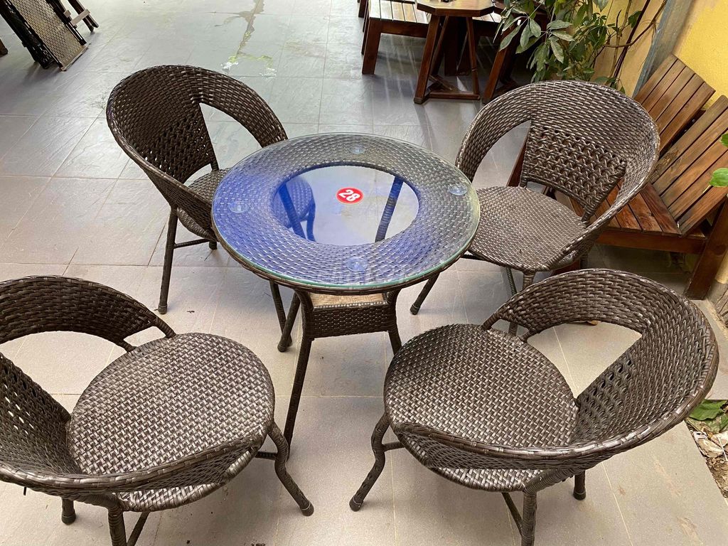 Bàn ăn mặt đá chân sắt 1m mới. Mua bán Bàn ghế tại Quận Sơn Trà Đà Nẵng được đăng bởi Nguyễn văn long hình 1