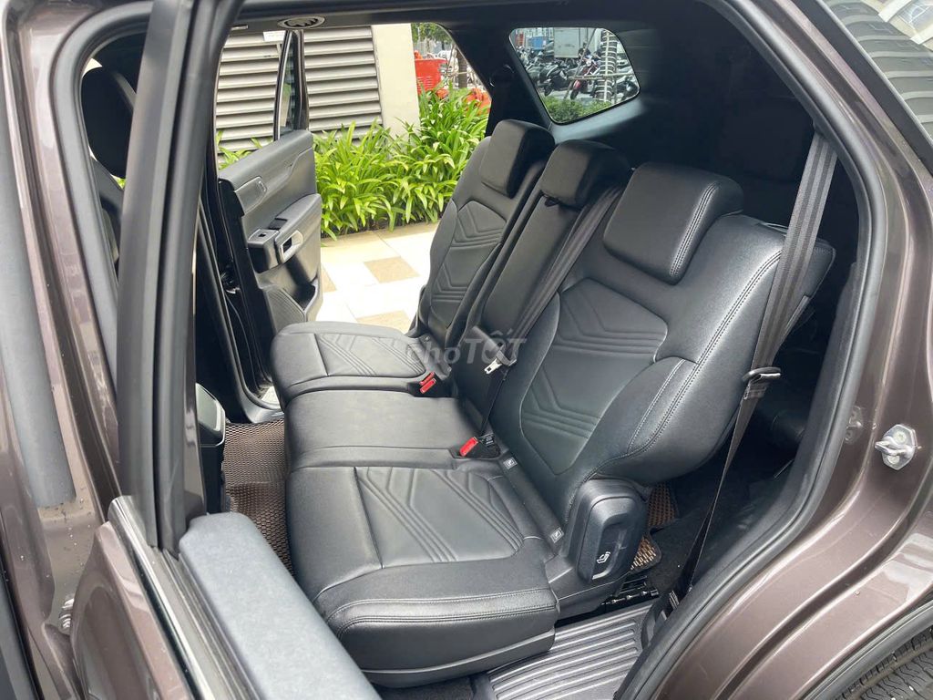 Ford Everest Titanium 4x2 AT 2024 - 5600 km. Mua bán Ô tô tại Quận Phú Nhuận Tp Hồ Chí Minh được đăng bởi Trần Hoàng Long hình 5