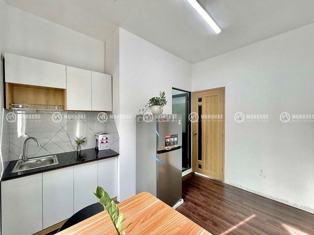 Cho Thuê Căn Hộ 2 Phòng Ngủ Đường Cộng Hòa Tân Bình, Gần E.Town, K300