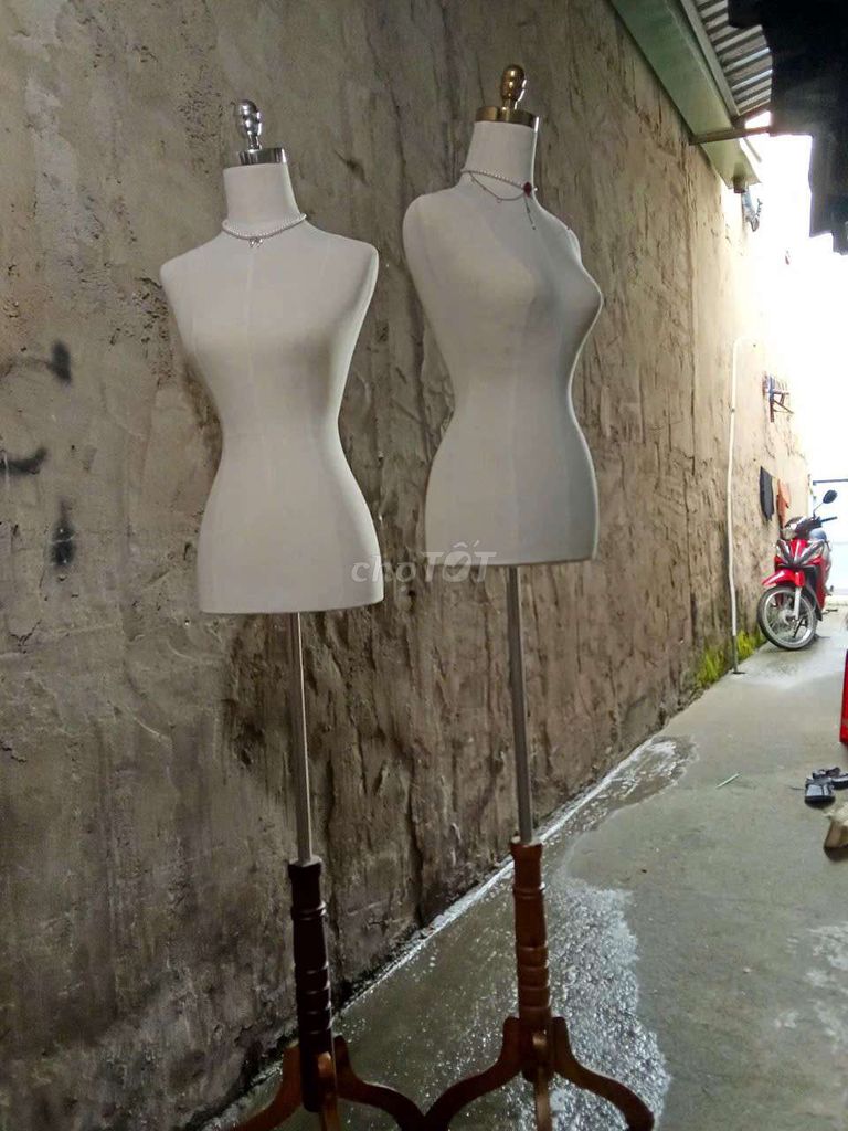 Manocanh nữ eo nhỏ hông bè