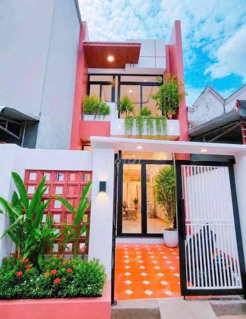 Nhà mới. ha 800tr Đ Trần Hưng Đạo -Đông Hoà - Dĩ An