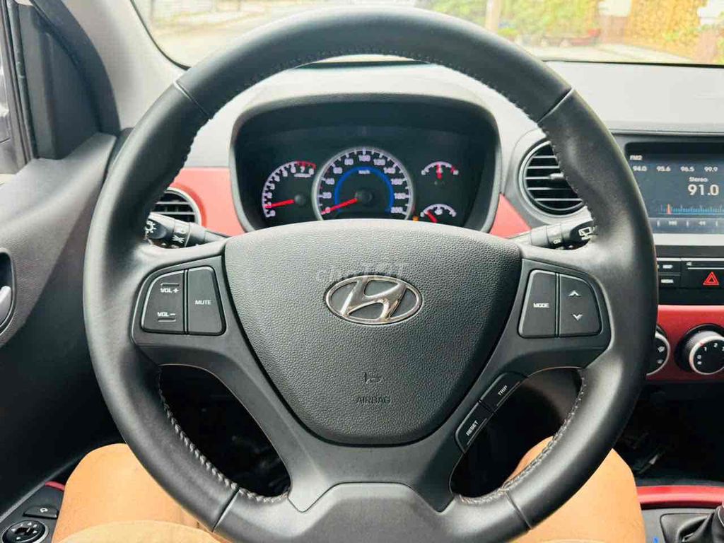 Hyundai i10 20120 1.2AT xe 1 chủ chạy 23.000km. Mua bán Ô tô tại Quận 12 Tp Hồ Chí Minh được đăng bởi Phạm Hoàng hình 4