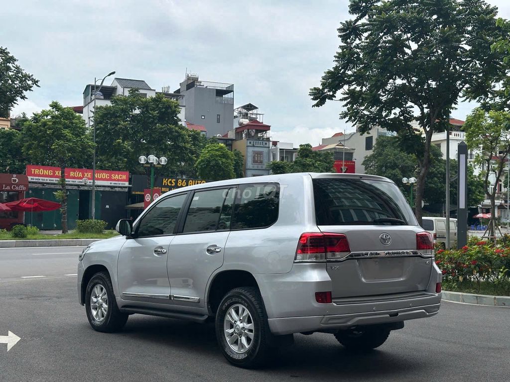 toyota Land Cruiser đơi 2016 nhâp my ban 4.6. Mua bán Ô tô tại Quận Hà Đông Hà Nội được đăng bởi Vinh  hình 11