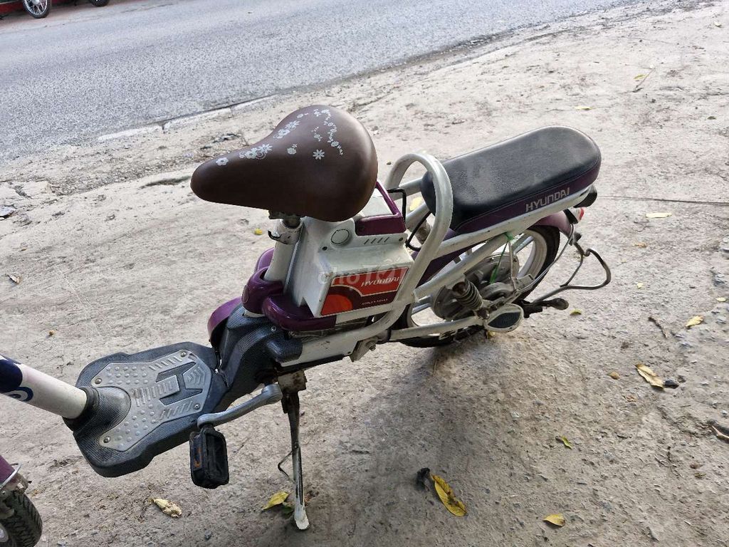 Xe đạp điện Hyundai Tím trắng. Mua bán Xe điện tại Quận Bắc Từ Liêm Hà Nội được đăng bởi Anh Tuấn hình 2