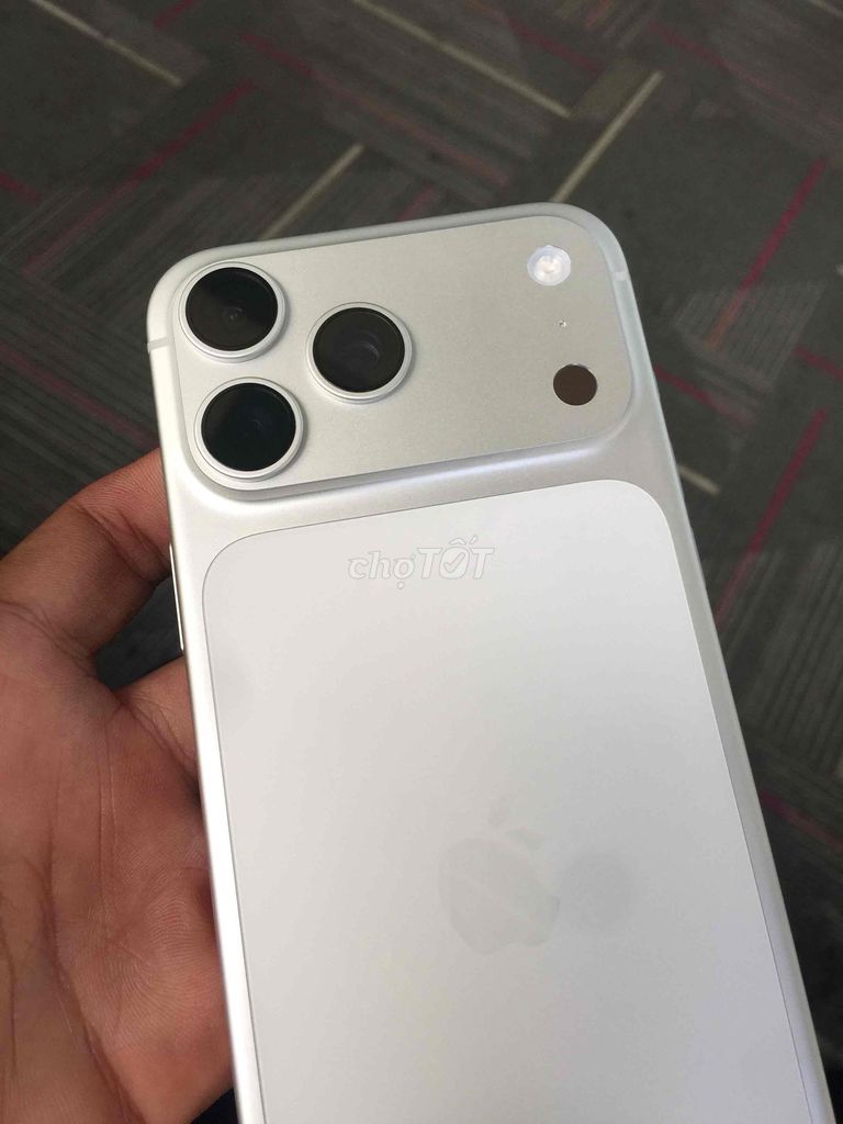 Tim xác iPhone 17 Pro Max Bạc. Mua bán Điện thoại tại Thành phố Thủ Đức Tp Hồ Chí Minh được đăng bởi Minh hình 1