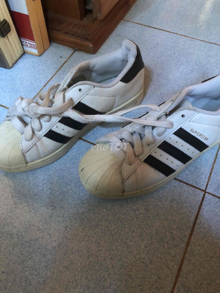 Giày thể thao Adidas Superstar Trắng đen. Mua bán Giày dép tại Thành phố Thủ Đức Tp Hồ Chí Minh được đăng bởi Kien Huy hình 1
