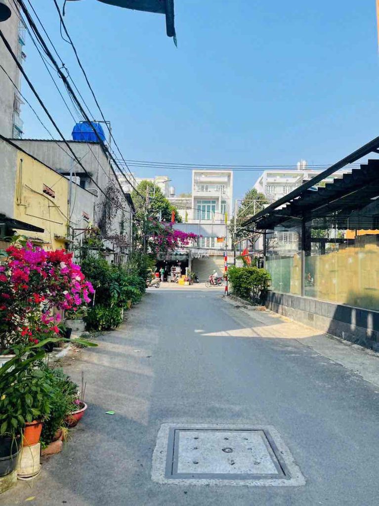 NHỈNH 3 TỶ - HXH TRÁNH - 2 TẦNG - 4PN -100M2 -PHAN VĂN HỚN  HÔC MÔN