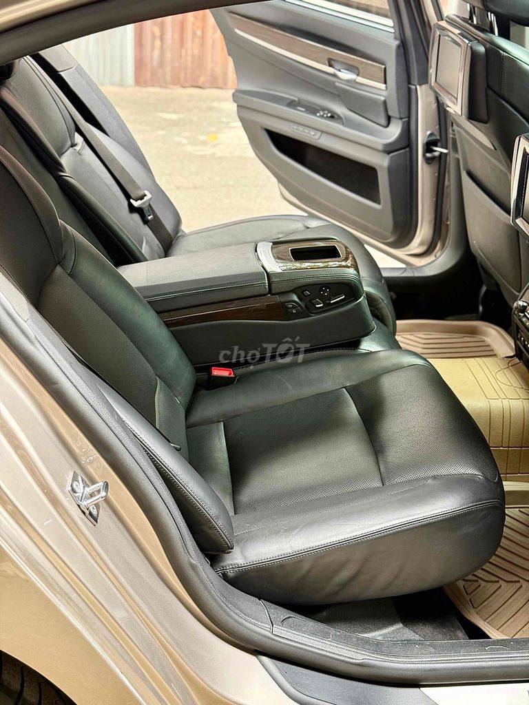 BMW 7 Series 2009 F02 new model dkld 2011. Mua bán Ô tô tại Quận Tân Phú Tp Hồ Chí Minh được đăng bởi Lê Băng Vinh hình 16