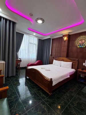 tuyển lễ tân ca ngày