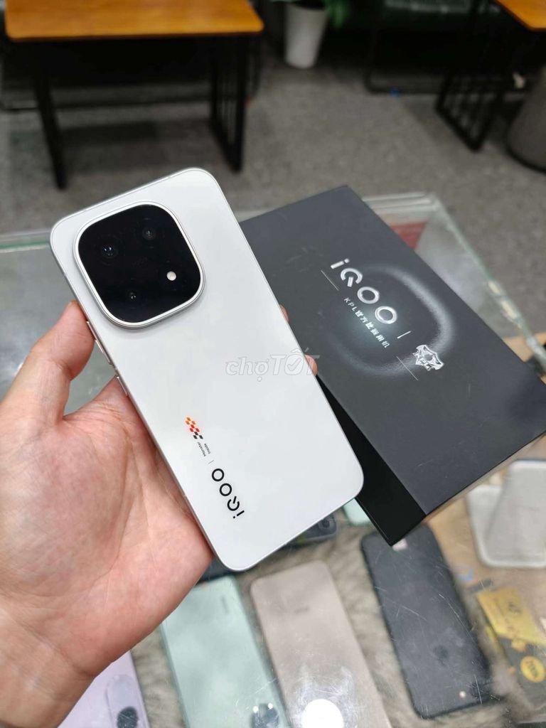 IQOO 15 256GB Trắng. Mua bán Điện thoại tại Thành phố Buôn Ma Thuột Đắk Lắk được đăng bởi Định Phone47 hình 1