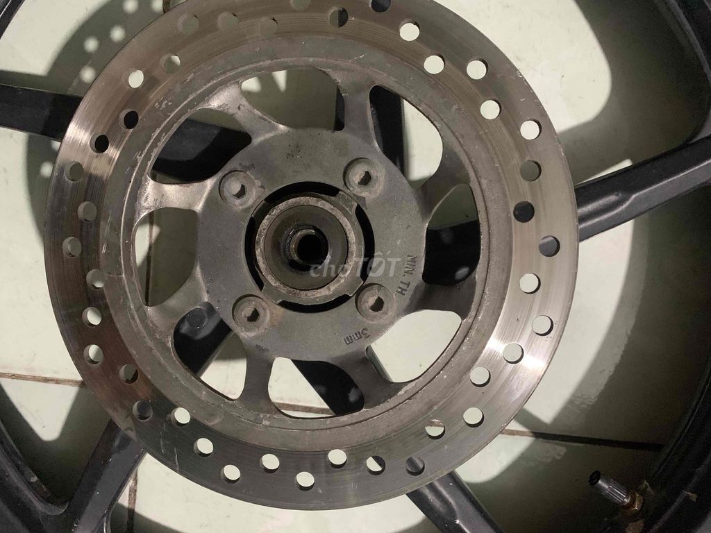 Mâm xe máy Honda RS Đen Hợp kim. Mua bán Phụ tùng xe tại Quận Bình Thuỷ Cần Thơ được đăng bởi Tâm hình 6