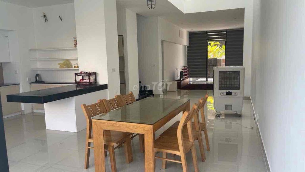 Nhà mặt tiền trung tâm quy nhơn, sổ hồng chính chủ (giá thương lượng) Nhà mặt tiền trung tâm quy nhơn, sổ hồng chính chủ (giá thương lượng)