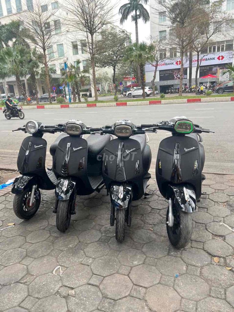 Xe điện Vespa đen nhám đèn vuông đầy đủ giấy tờ. Mua bán Xe điện tại Quận Cầu Giấy Hà Nội được đăng bởi Xe Điện Uy Tín  hình 1