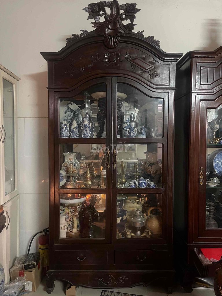 Tủ trưng bày Louis Gỗ Cổ điển Nâu. Mua bán Tủ, kệ gia đình tại Quận Cái Răng Cần Thơ được đăng bởi Phuonglevan hình 1