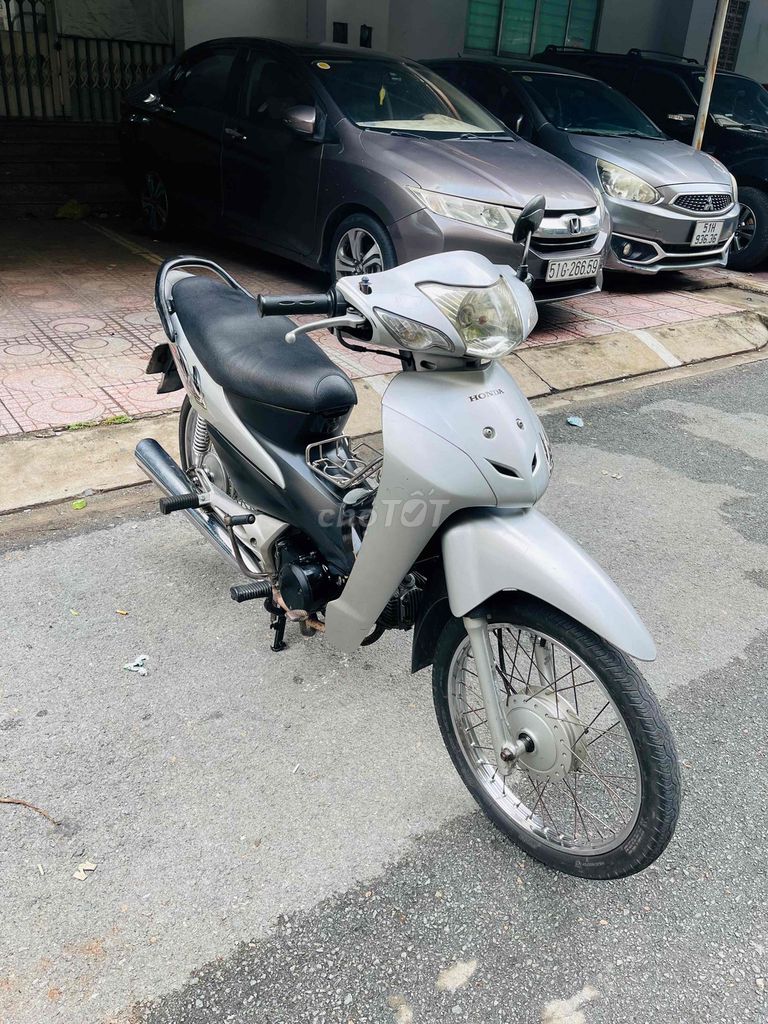 Honda Wave A 100 серебристая, номер Хошимина
