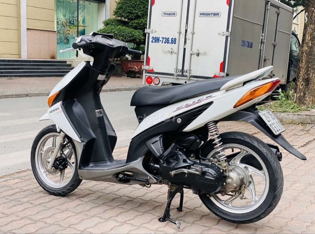 Xe honda Click màu trắng hà nội. Mua bán Xe máy tại Quận Cầu Giấy Hà Nội được đăng bởi Thế anh hình 3