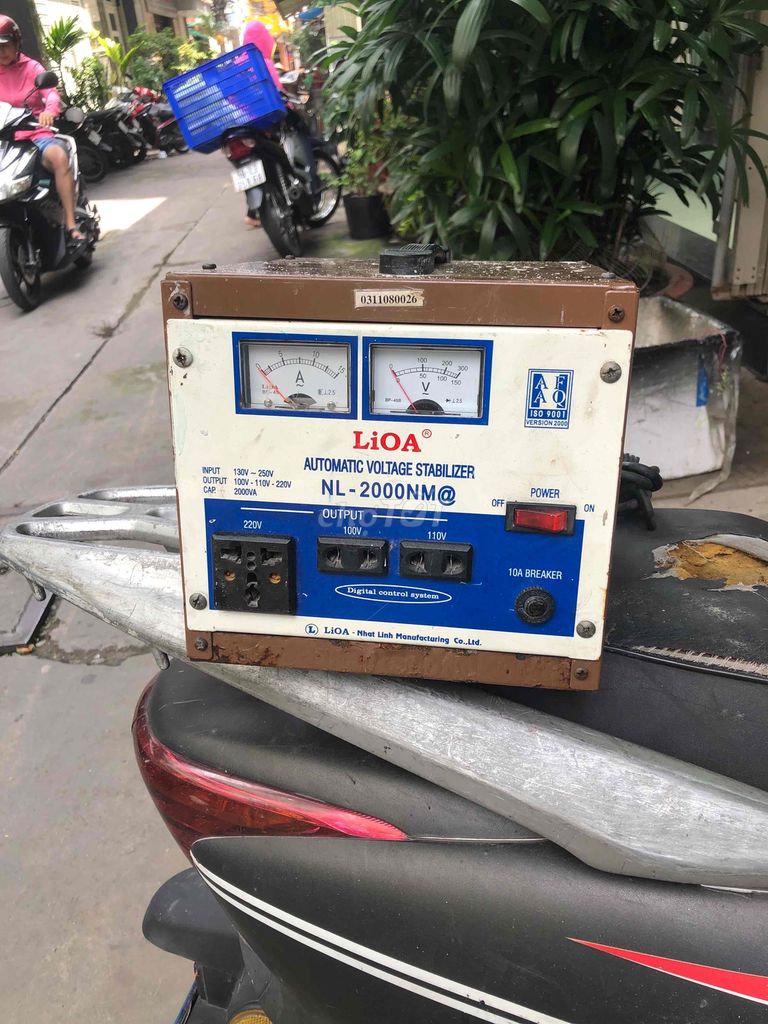 ổn áp chính hãng lioa 2 kva chỉ r được 220v,bị mat