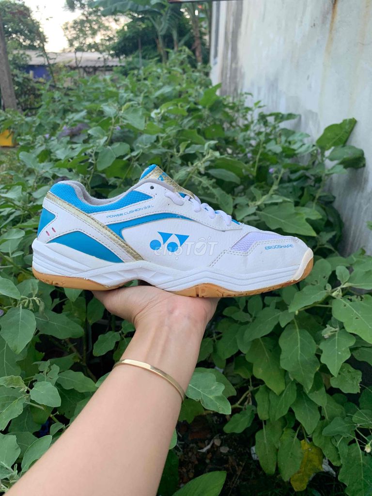 yonex chính hãng. giày cầu lông size 38