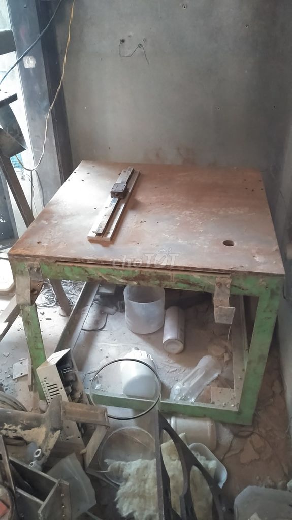 Bàn sắt 56x56cm cao 50cm 50kg. Mua bán Bàn ghế tại Thành phố Huế Thừa Thiên Huế được đăng bởi Phạm Văn Thịnh hình 1