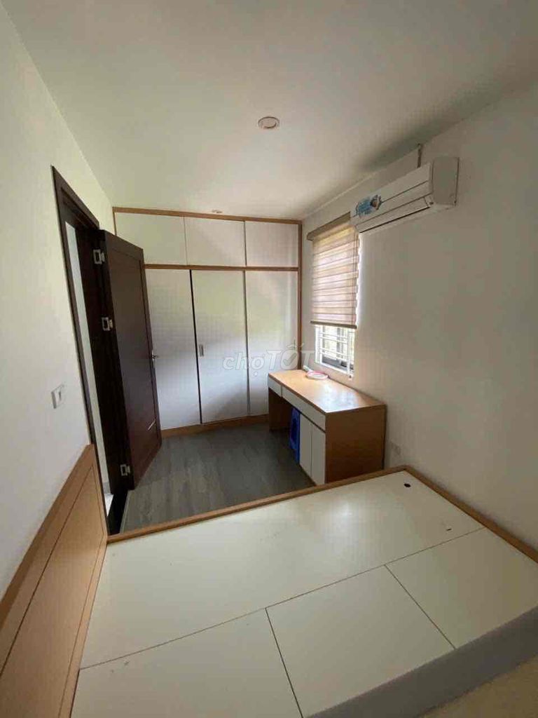 cho thuê cả nhà 4 tầng 4 ngủ. khách bếp . điện nước giá nhà nước