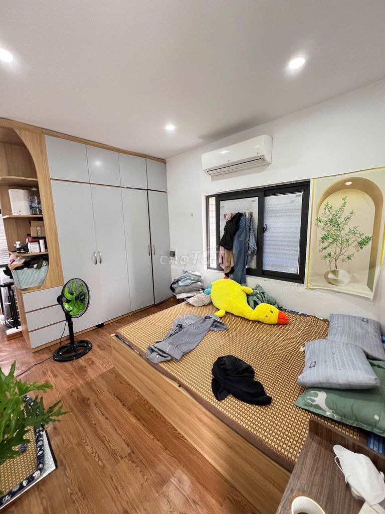 Продается коммунальная квартира площадью 70 м² в Ким Ма, Ба Динь, Ханой