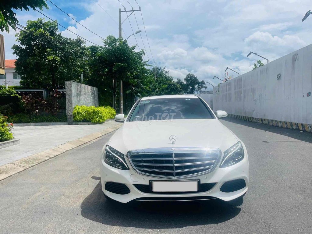 Mercedes C250 Exclusive chạy 25.000km bao chuẩn