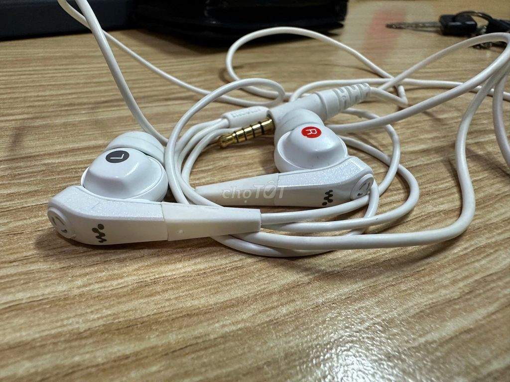 Tai nghe chính hãng SonyWalkman Jack 3.5mm Trắng. Mua bán Tivi, Âm thanh tại Quận Gò Vấp Tp Hồ Chí Minh được đăng bởi Chiến Thắng hình 1