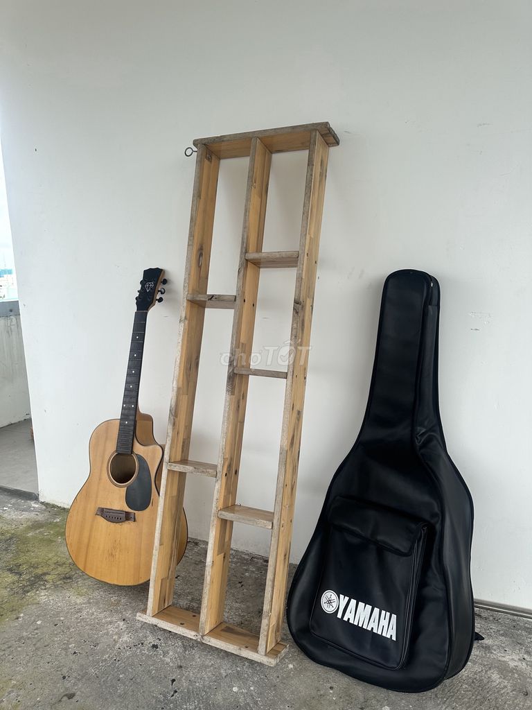 Dư đàn guitar và kệ gỗ cần bán