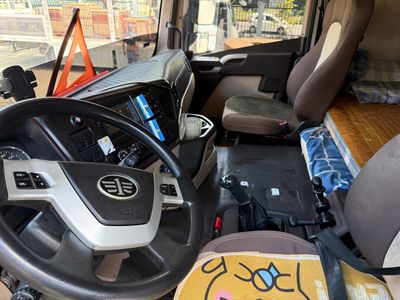 Chính chủ bán xe đầu kéo FAW 33t mua tháng 3/2022. Mua bán Xe tải, xe ben tại Quận Long Biên Hà Nội được đăng bởi Blue Dragon Holding JSC