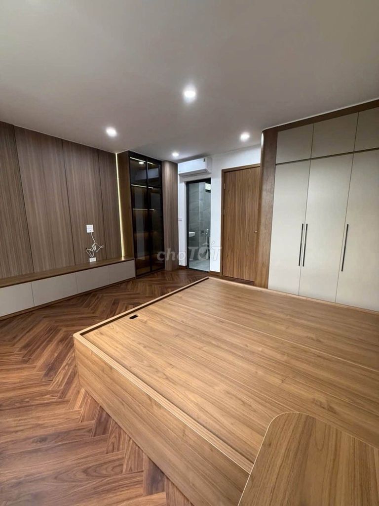 Nhà Lô Góc Bạch Mai, 6 Tầng Thang Máy, Full Nội Thất Tiền Tỷ