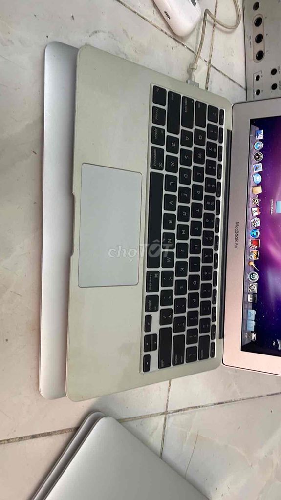 thanh lý 4 con macbook ari cuối năm