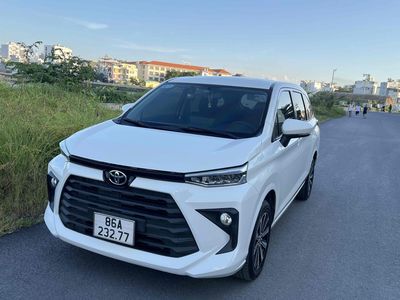 Toyota Avanza Premio Trắng Số sàn 7 chỗ