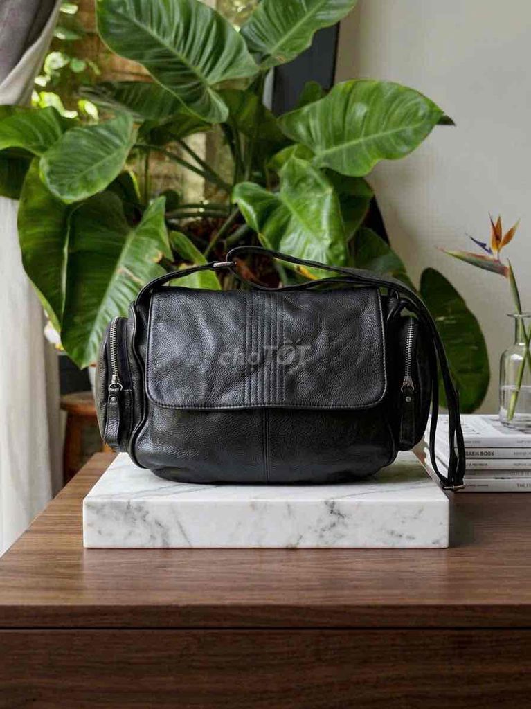 Túi đeo chéo Da thật Đen  27x19x10 cm Mới 90. Mua bán Túi xách tại Huyện Nhà Bè Tp Hồ Chí Minh được đăng bởi túi xách nam nữ đồ si da thật hình 1