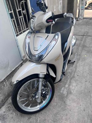 Honda SH Mode màu Kem