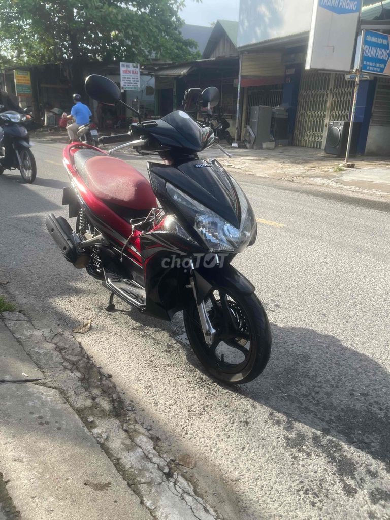 Honda Air Blade 2024 красно-чёрный