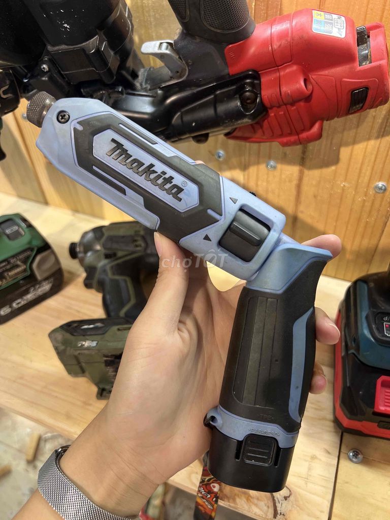 Máy vặn vít Makita Td022 Xám Đen. Mua bán Nội thất, đồ gia dụng khác tại Thành phố Bến Tre Bến Tre được đăng bởi Nhật bãi giá tốt hình 1