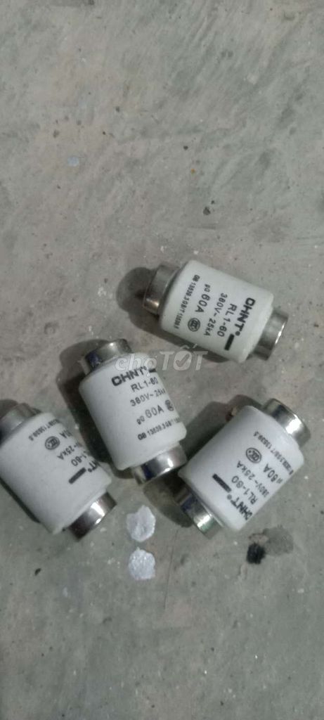 Cầu chì ống. Mua bán Đồ chuyên dụng, Giống nuôi trồng tại Huyện Lâm Thao Phú Thọ được đăng bởi Nguyễn Hải Quỳnh hình 1