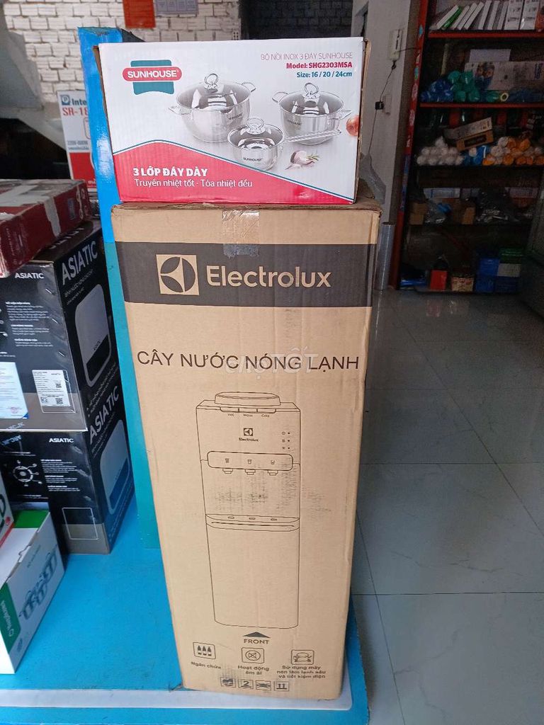 XẢ TỒN CÂY NƯỚC NÓNG LẠNH ELECTEOLUX BH 1 NĂM