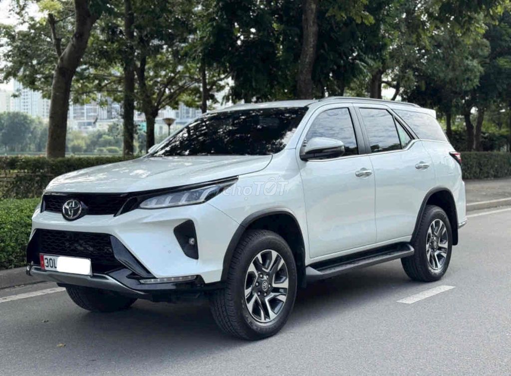 Toyota Fortuner 2024 (full dầu) lăn bánh 1vạn km. Mua bán Ô tô tại Quận Cầu Giấy Hà Nội được đăng bởi TRUNG HIẾU AUTO hình 1