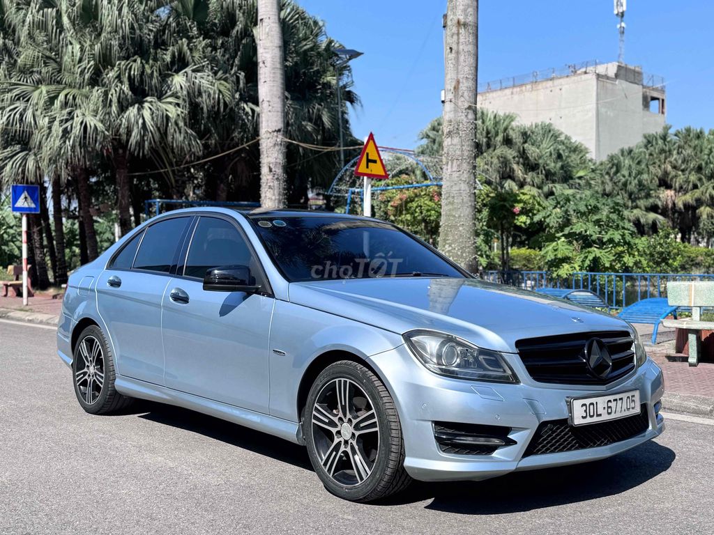 E cần bán Mercedes C200 Edition sx 2013 máy 1.8. Mua bán Ô tô tại Thị xã Kinh Môn Hải Dương được đăng bởi Dũng BMW hình 2