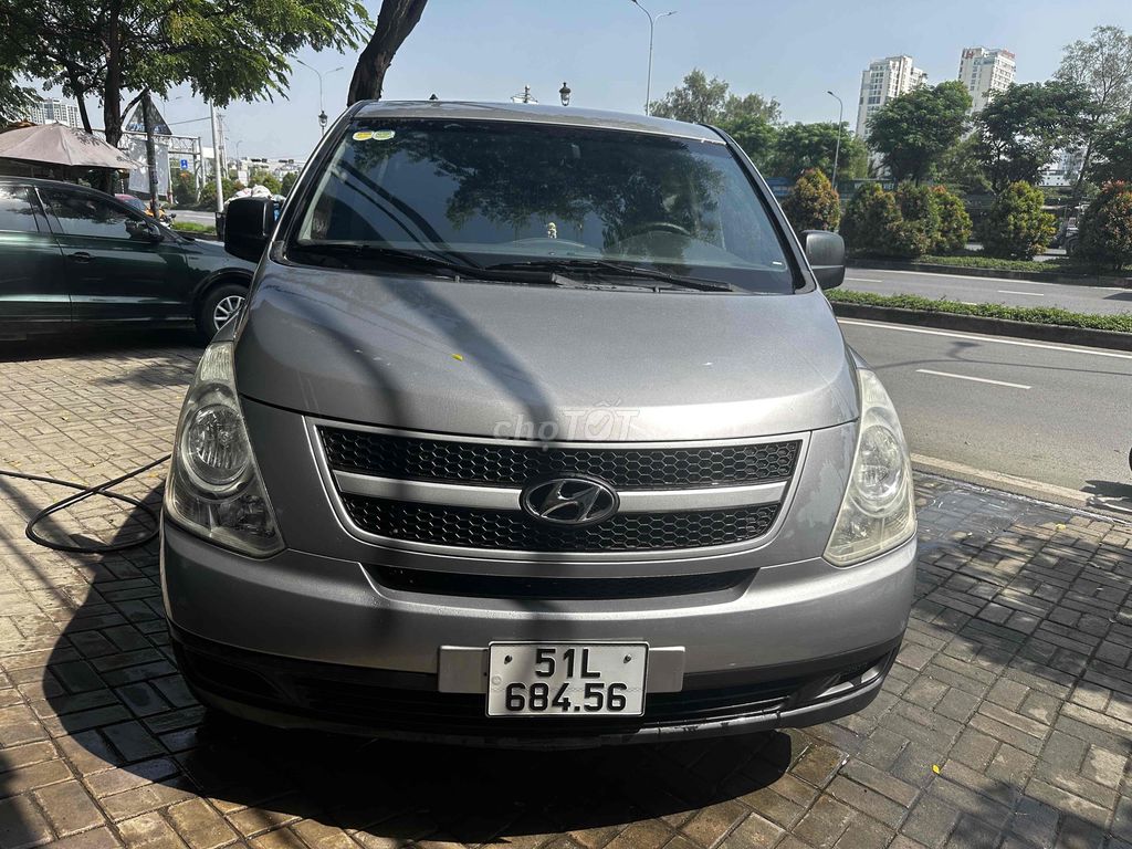Cần Bán chiếc Hyundai Starex 2011 Xám. Mua bán Ô tô tại Quận 7 Tp Hồ Chí Minh được đăng bởi Hoàng Trung hình 1