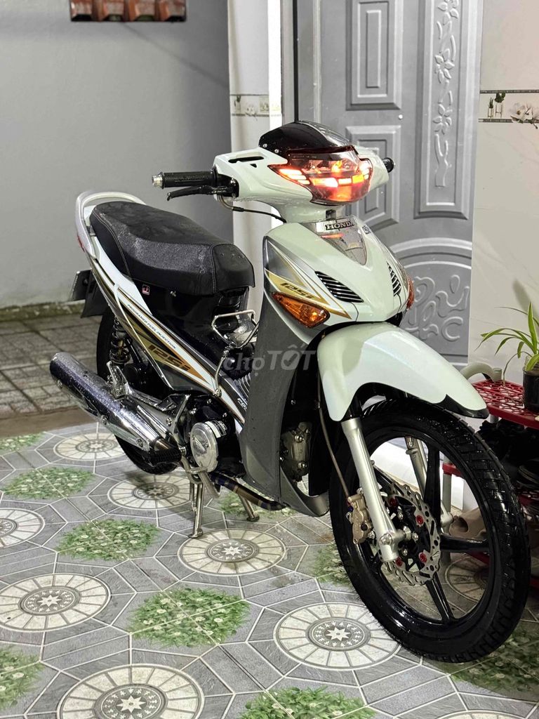 Honda Future Neo Fi Trắng Đen. Mua bán Xe máy tại Huyện Long Hồ Vĩnh Long được đăng bởi Khanh hình 1