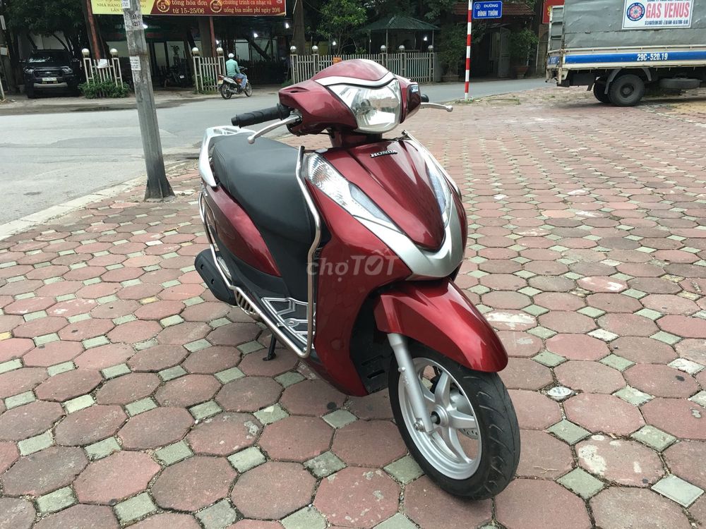 0373592830 - Honda Lead 125 màu đỏ mận 2017 xe nhà dùng