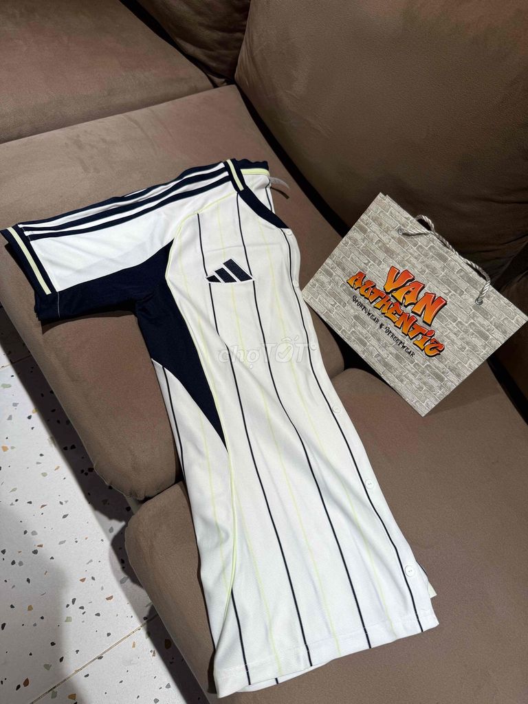 Áo bóng chày Adidas Real Madrid Nam L Trắng, đen. Mua bán Quần áo tại Quận 11 Tp Hồ Chí Minh được đăng bởi Kanata Luo hình 1